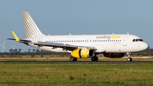 Photo of EC-MEA - Airbus A320-232 operated by Vueling