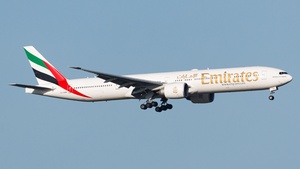 Photo of A6-ENR - Boeing 777-31H(ER) operated by Emirates