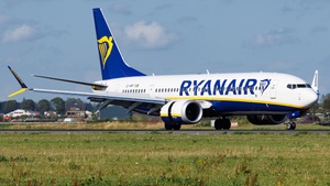 Photo of EI-HMT - Boeing 737 MAX 8-200 operated by Ryanair