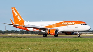 Photo of G-EZRY - Airbus A320-214 operated by easyJet