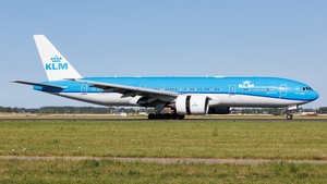 Photo with serial 32704 - Boeing 777-206(ER)