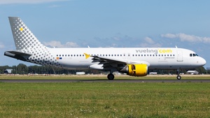 Photo of EC-LOB - Airbus A320-214 operated by Vueling
