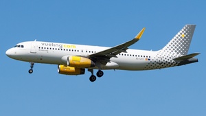 Photo of EC-LVV - Airbus A320-232 operated by Vueling
