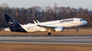 Photo with serial 5694 - Airbus A320-214