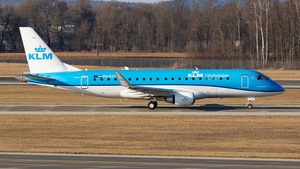Photo of PH-EXT - Embraer ERJ-175STD operated by KLM Cityhopper