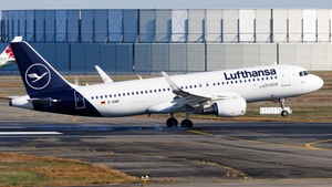 Photo of D-AIWE - Airbus A320-214 operated by Lufthansa