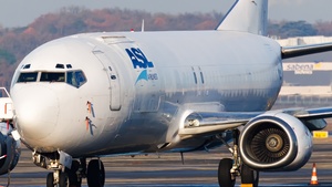 Photo with serial 25181 - Boeing 737-4Y0(SF)