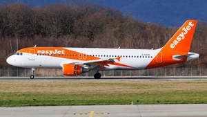 Photo of G-EZTB - Airbus A320-214 operated by easyJet