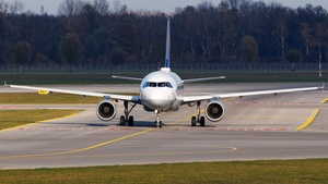 Photo of D-AIZF - Airbus A320-214 operated by Lufthansa