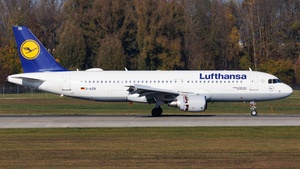 Photo of D-AIZB - Airbus A320-214 operated by Lufthansa