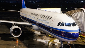 Photo of B-8641 - Airbus A321-211 operated by China Southern Airlines