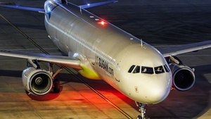 Photo of HL8256 - Airbus A321-231 operated by Air Busan