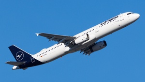 Photo of D-AISQ - Airbus A321-231 operated by Lufthansa