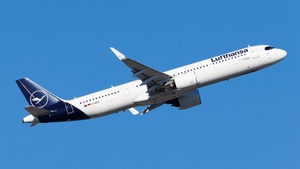Photo of D-AIEF - Airbus A321-271NX operated by Lufthansa