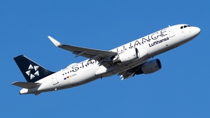 Photo of D-AIUA - Airbus A320-214 operated by Lufthansa
