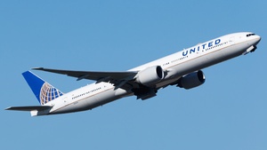 Photo of N2333U - Boeing 777-322(ER) operated by United Airlines