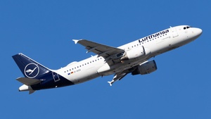 Photo of D-AIZA - Airbus A320-214 operated by Lufthansa