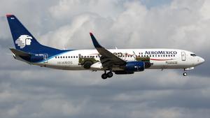 Boeing 737-852