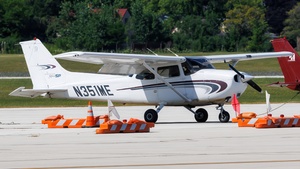 Photo of N351ME - Cessna 172S Skyhawk SP operated by Gran-Aire Flight School