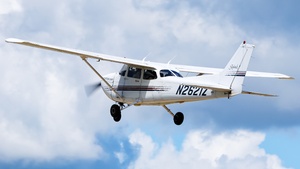 Photo of N2621Z - Cessna 172R Skyhawk operated by Washington International Flight Academy