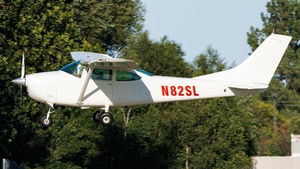 Photo of N82SL - Cessna 182K Skylane operated by Private