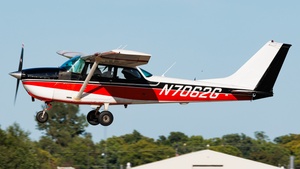Photo of N7062G - Cessna 172K Skyhawk operated by Private