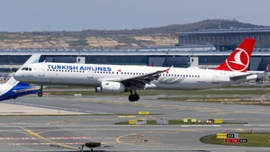 Photo of TC-JRT - Airbus A321-231 operated by Turkish Airlines