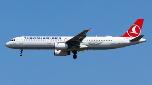 Photo of TC-JRU - Airbus A321-231 operated by Turkish Airlines