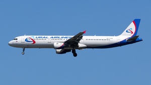 Photo of RA-73795 - Airbus A321-211 operated by Ural Airlines