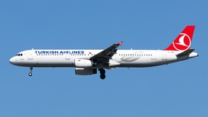 Photo of TC-JML - Airbus A321-231 operated by Turkish Airlines