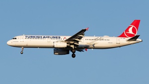 Photo of TC-JRM - Airbus A321-231 operated by Turkish Airlines