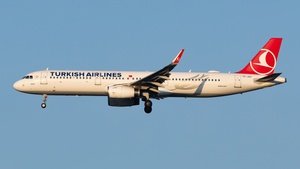 Photo of TC-JST - Airbus A321-231 operated by Turkish Airlines