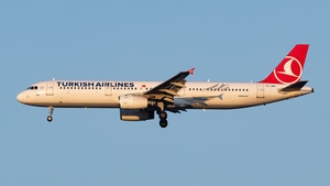 Photo of TC-JMH - Airbus A321-231 operated by Turkish Airlines