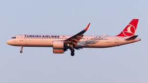 Photo of TC-LSH - Airbus A321-271NX operated by Turkish Airlines