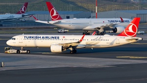 Photo of TC-LSM - Airbus A321-271NX operated by Turkish Airlines