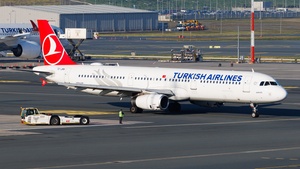 Photo of TC-JRN - Airbus A321-231 operated by Turkish Airlines