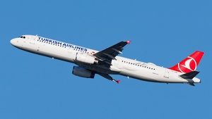Photo of TC-JSB - Airbus A321-231 operated by Turkish Airlines