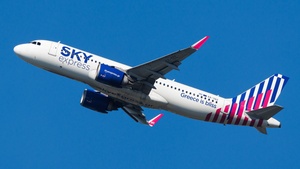 Photo of SX-TEC - Airbus A320-251N operated by Sky Express