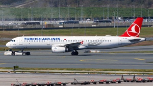 Photo of TC-JRZ - Airbus A321-231 operated by Turkish Airlines