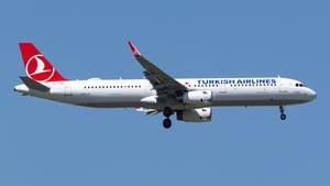 Photo of TC-JTN - Airbus A321-231 operated by Turkish Airlines