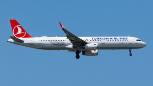 Photo of TC-JSS - Airbus A321-231 operated by Turkish Airlines