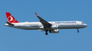 Photo of TC-JSO - Airbus A321-231 operated by Turkish Airlines