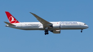 Photo of TC-LLV - Boeing 787-9 Dreamliner operated by Turkish Airlines