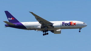 Photo of N842FD - Boeing 777-FHT operated by FedEx