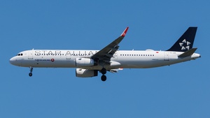 Photo of TC-JSG - Airbus A321-231 operated by Turkish Airlines
