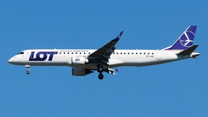 Photo of SP-LNE - Embraer ERJ-195LR operated by LOT Polish Airlines