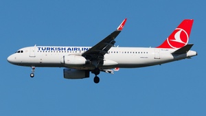 Photo of TC-LBP - Airbus A320-232 operated by Turkish Airlines