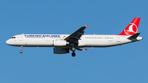Photo of TC-JMJ - Airbus A321-231 operated by Turkish Airlines