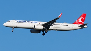 Photo of TC-JSP - Airbus A321-231 operated by Turkish Airlines
