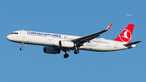 Photo of TC-JSS - Airbus A321-231 operated by Turkish Airlines